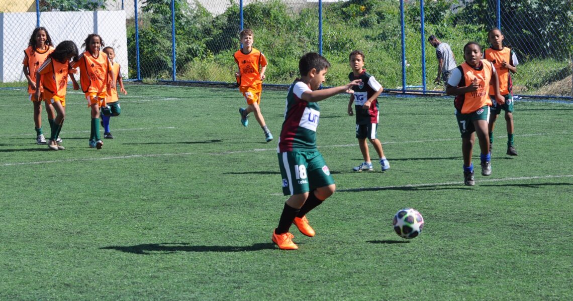 Fé e futebol: projeto social reúne cerca de 60 crianças em Itaperuna